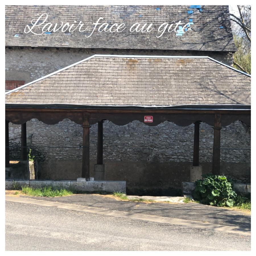 Le Gite Du Lavoir - Les Gites De Josephine Courbouzon  Exteriör bild